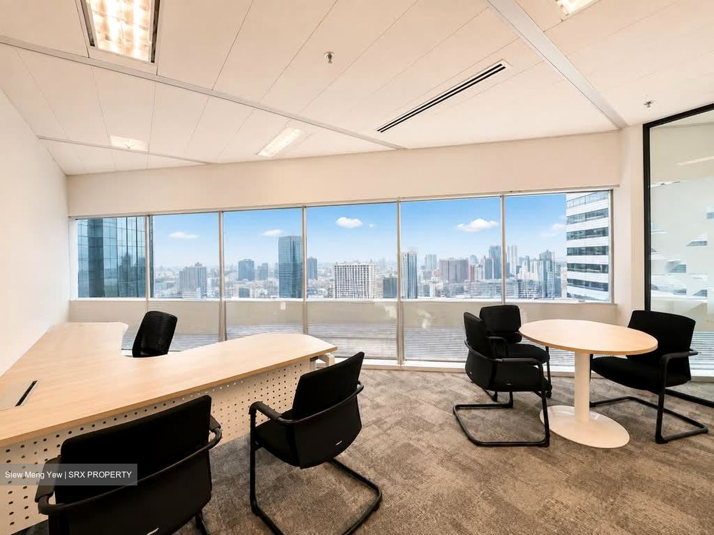 Gateway West (D7), Office #600643231
